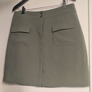 NWOT Banana Republic Olive Green Button Front Mini Skirt with Front Pockets (12)
